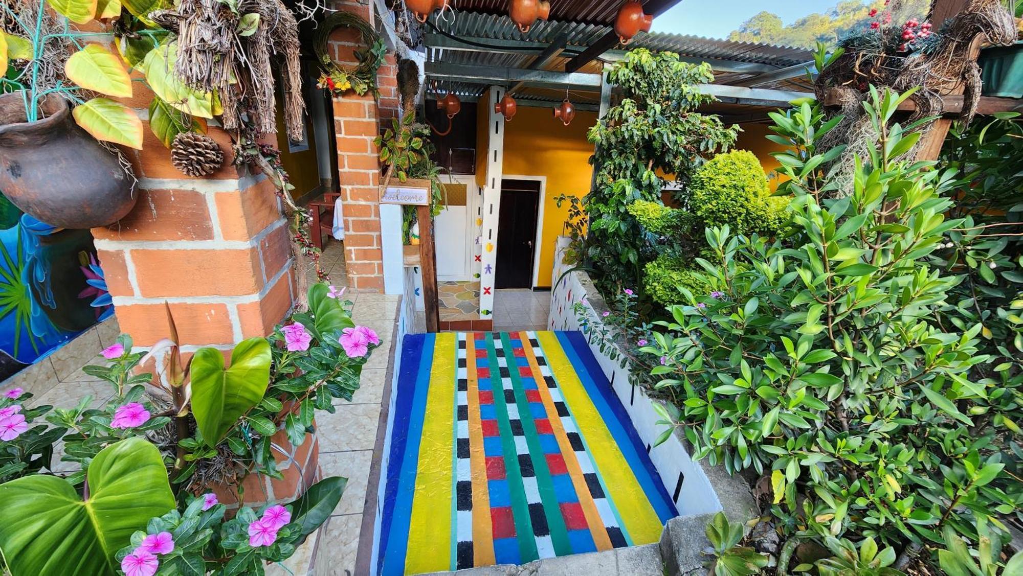 Posada Woochooch San Juan La Laguna Ngoại thất bức ảnh